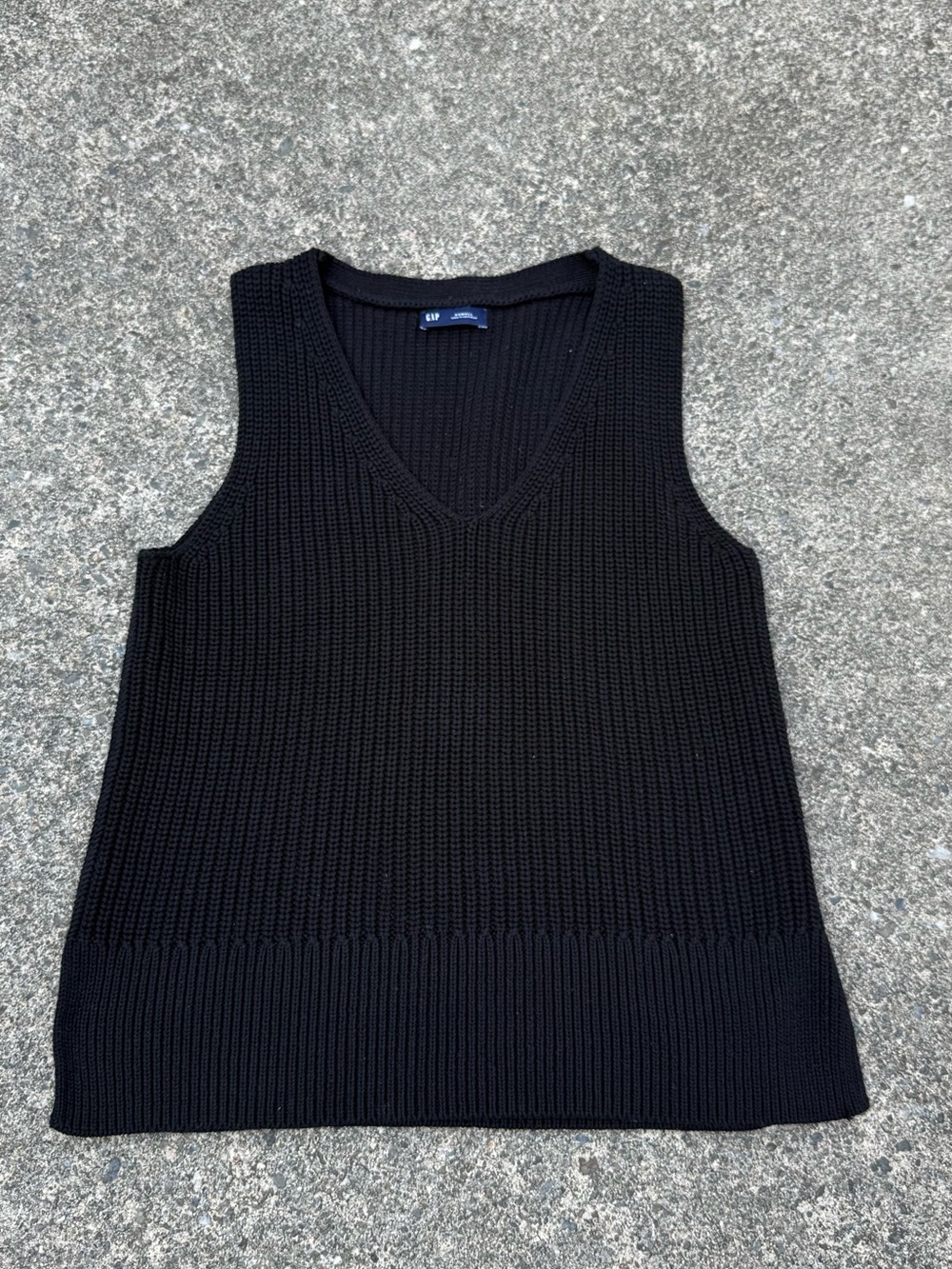 GAP Black Ribbed V-Neck Sweater Vest Minimalist Capsule Wardrobe XS